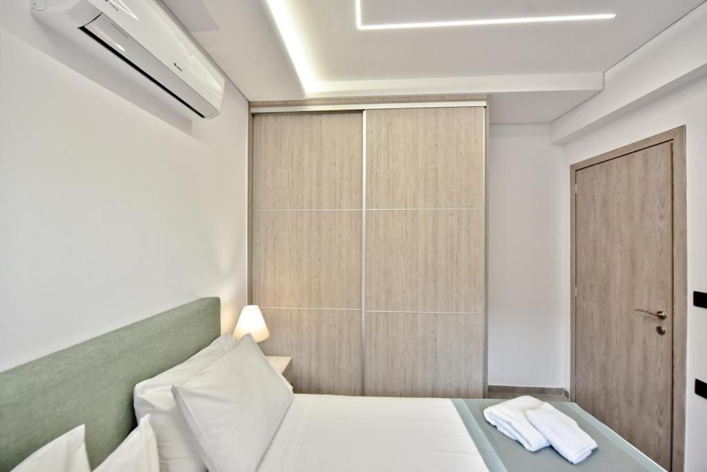 Crete Southside Tris Ekklisies Paránimfoi